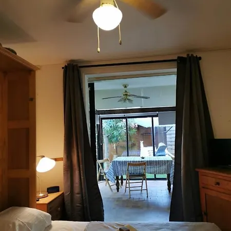Romantic Studio With Private Garden Apartamento *