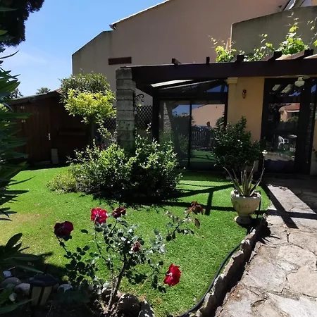 Romantic Studio With Private Garden